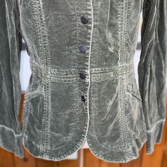 Adorable Coldwater Creek Green Velvet Jacket! - Picture 3 of 7